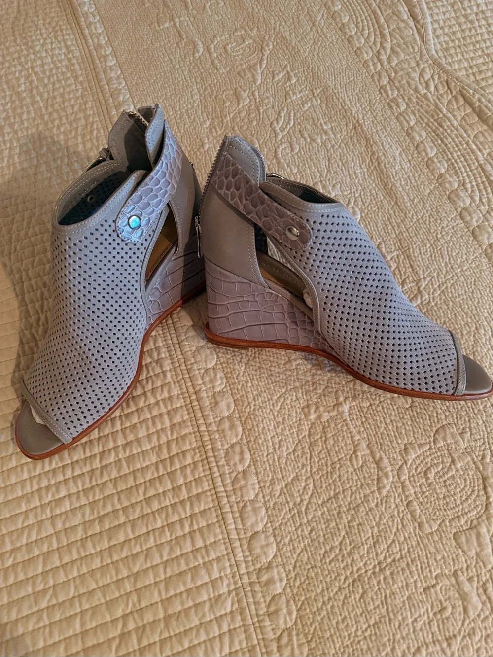 Donald Pliner Open Toe Grey Leather Sandals